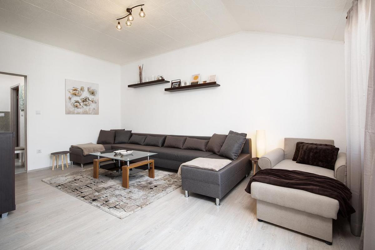 Apartment Aston Pula Exterior photo
