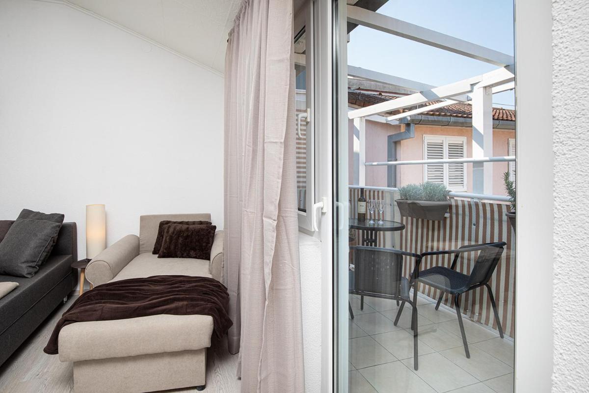 Apartment Aston Pula Exterior photo