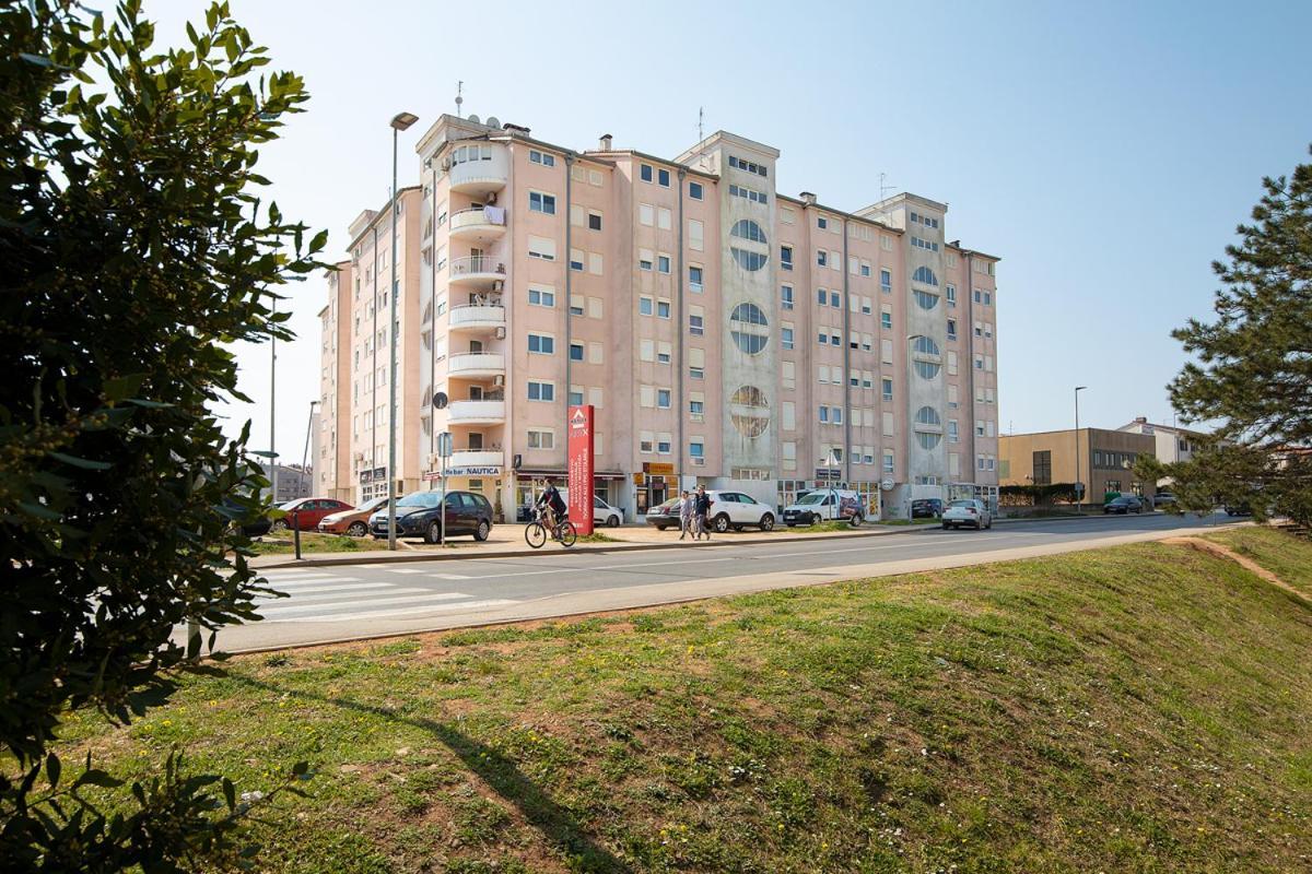 Apartment Aston Pula Exterior photo